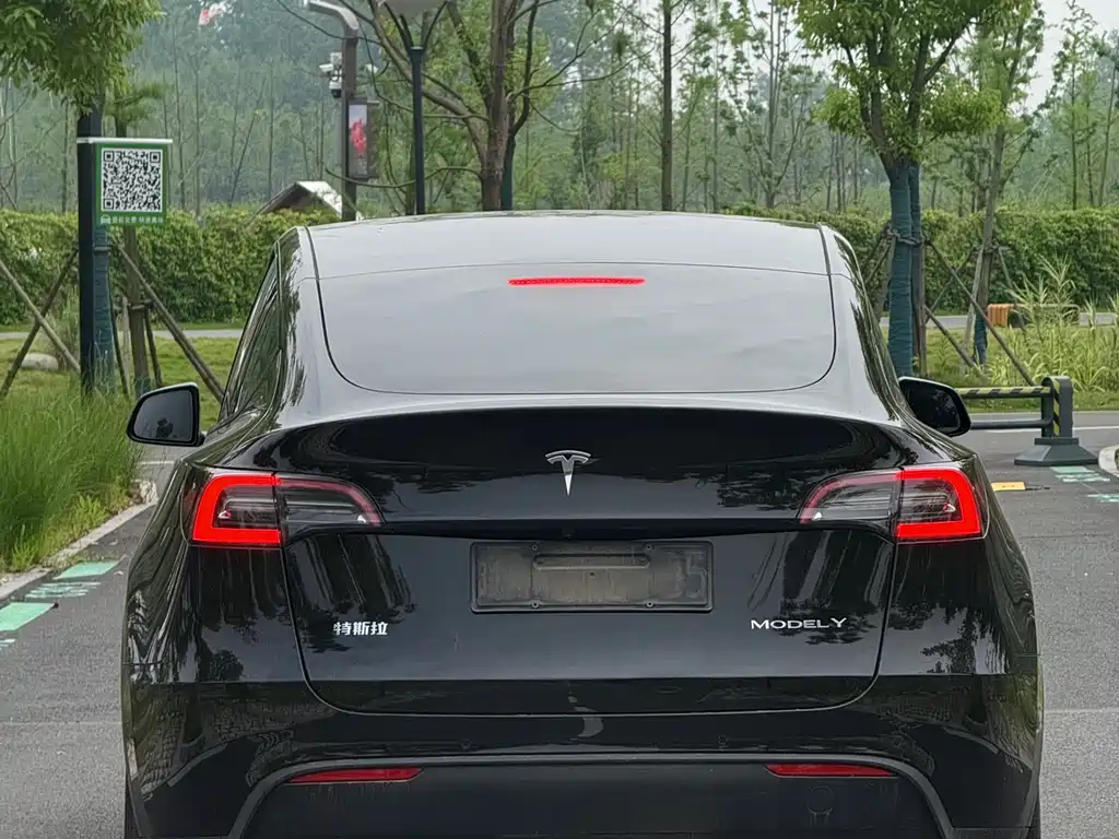 Tesla Model Y 2022 — фото 9