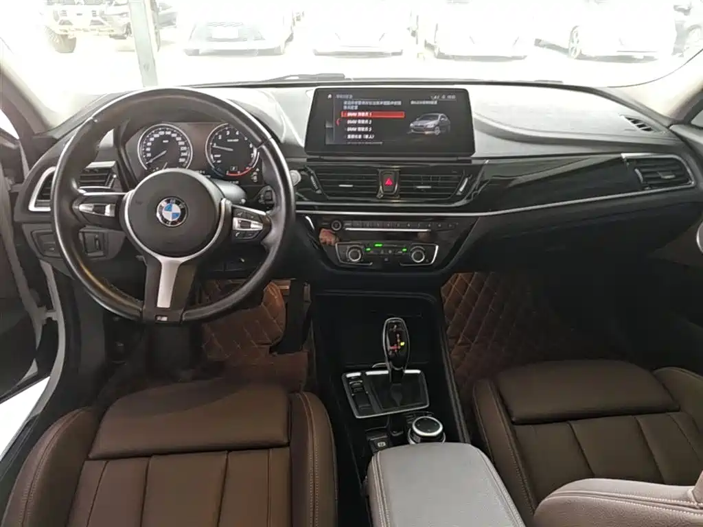 BMW 1 Series 2022 — фото 10