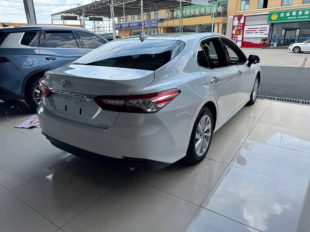 Toyota Camry 2021 — фото 6