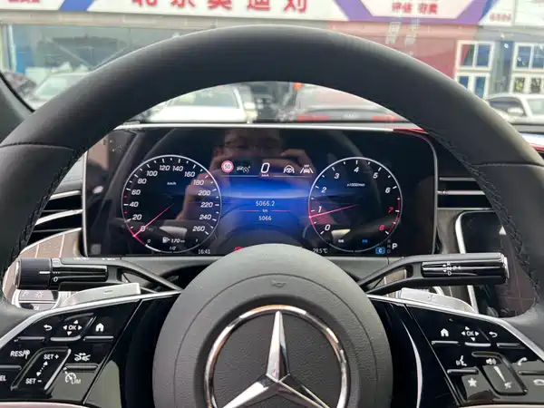 Mercedes-Benz E-Class 2024