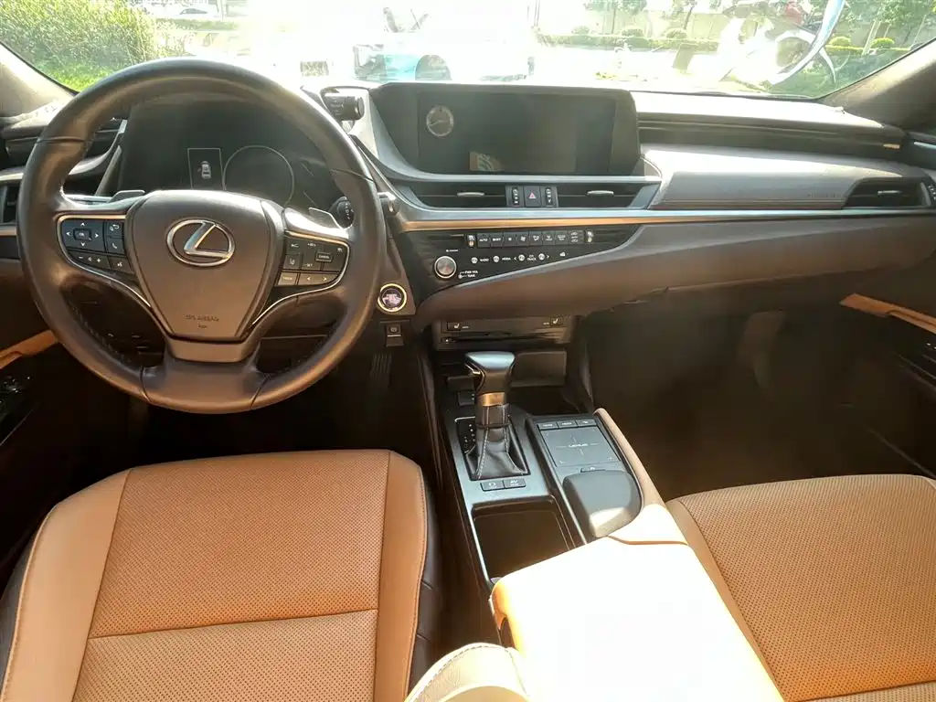 Lexus ES 2021 — фото 14