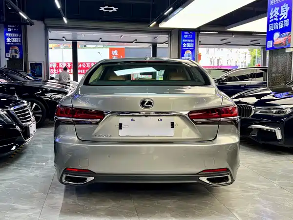Lexus LS 2018