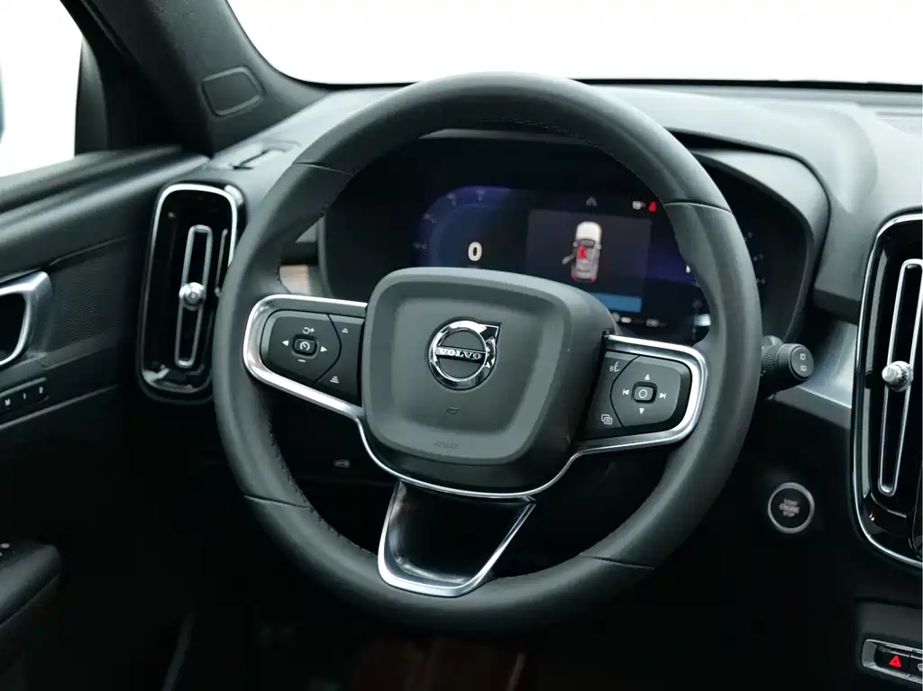 Volvo XC40 2023 — фото 18
