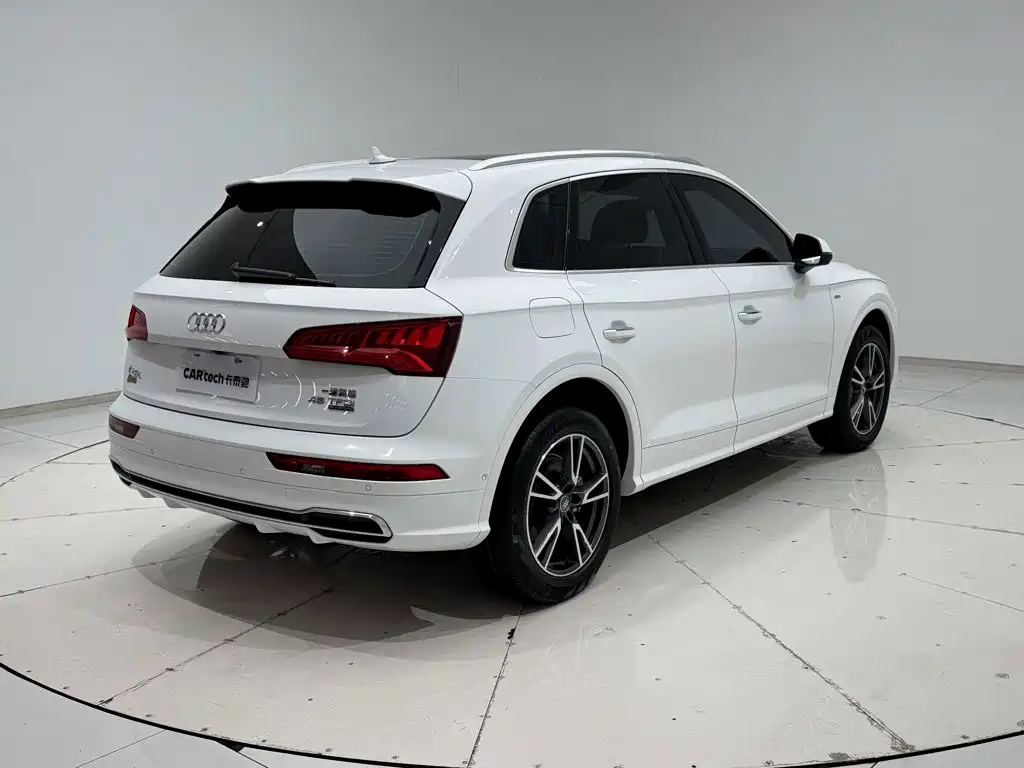 Audi Q5L 2020 — фото 19