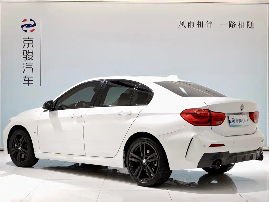 BMW 1 Series 2022 — фото 13