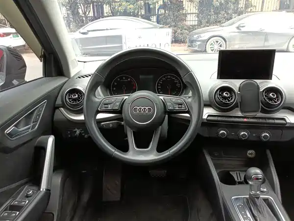 Audi Q2L 2020