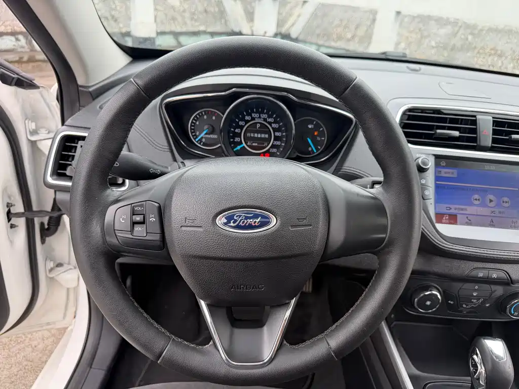 Ford Escort 2019 — фото 12