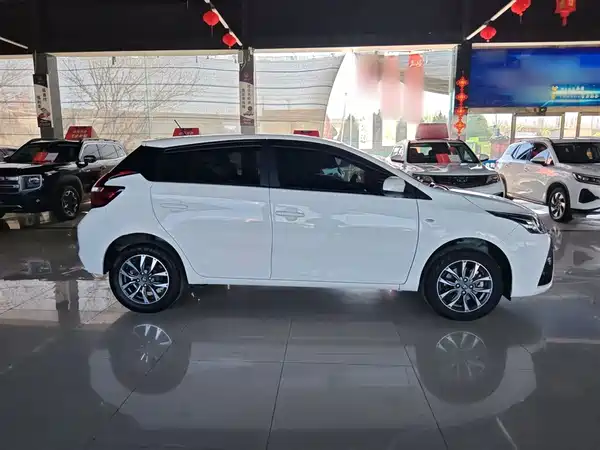 Toyota Yaris L 2021