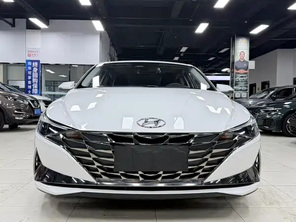 Hyundai Elantra 2022
