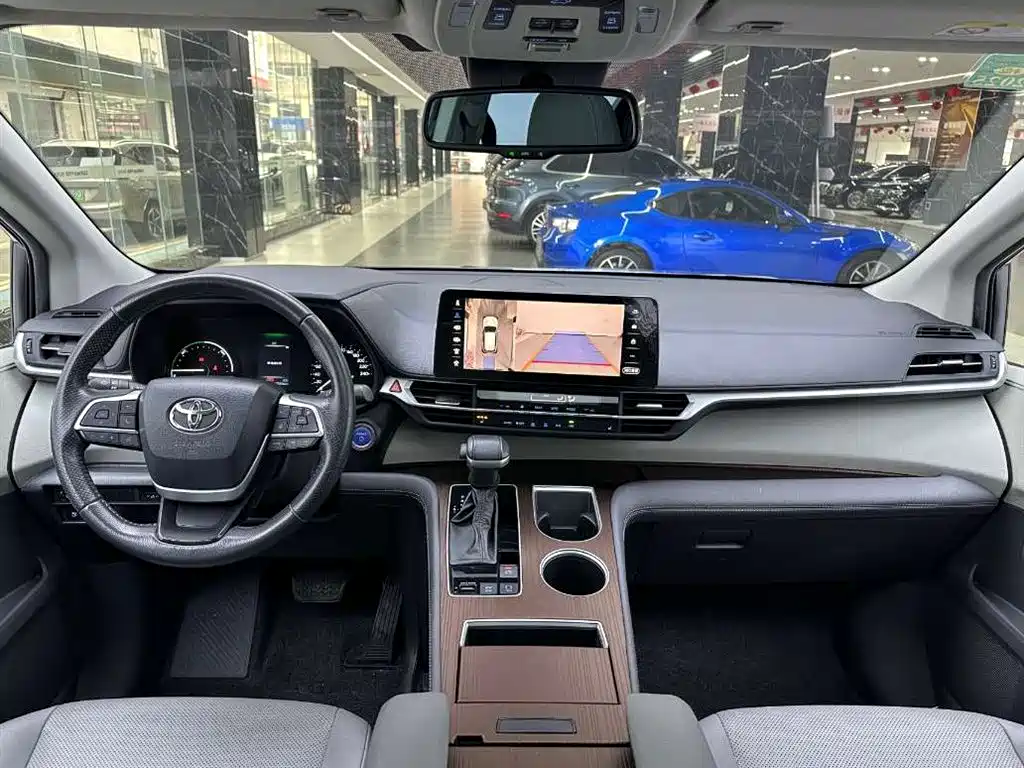 Toyota Sienna 2023 — фото 15