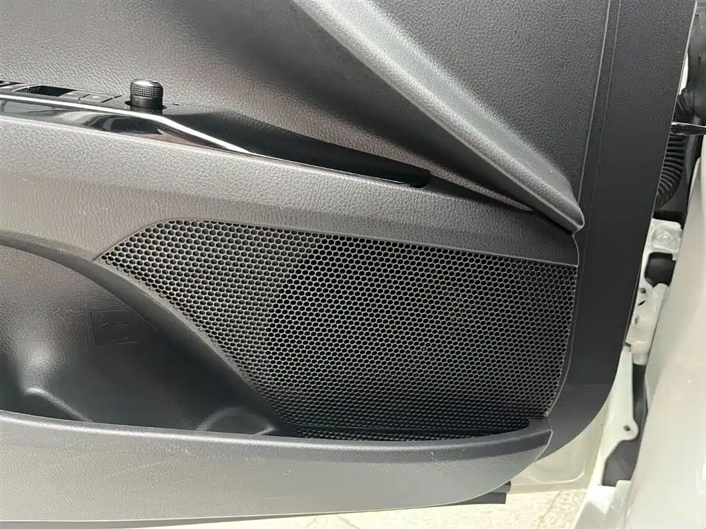 Toyota Camry 2020 — фото 13