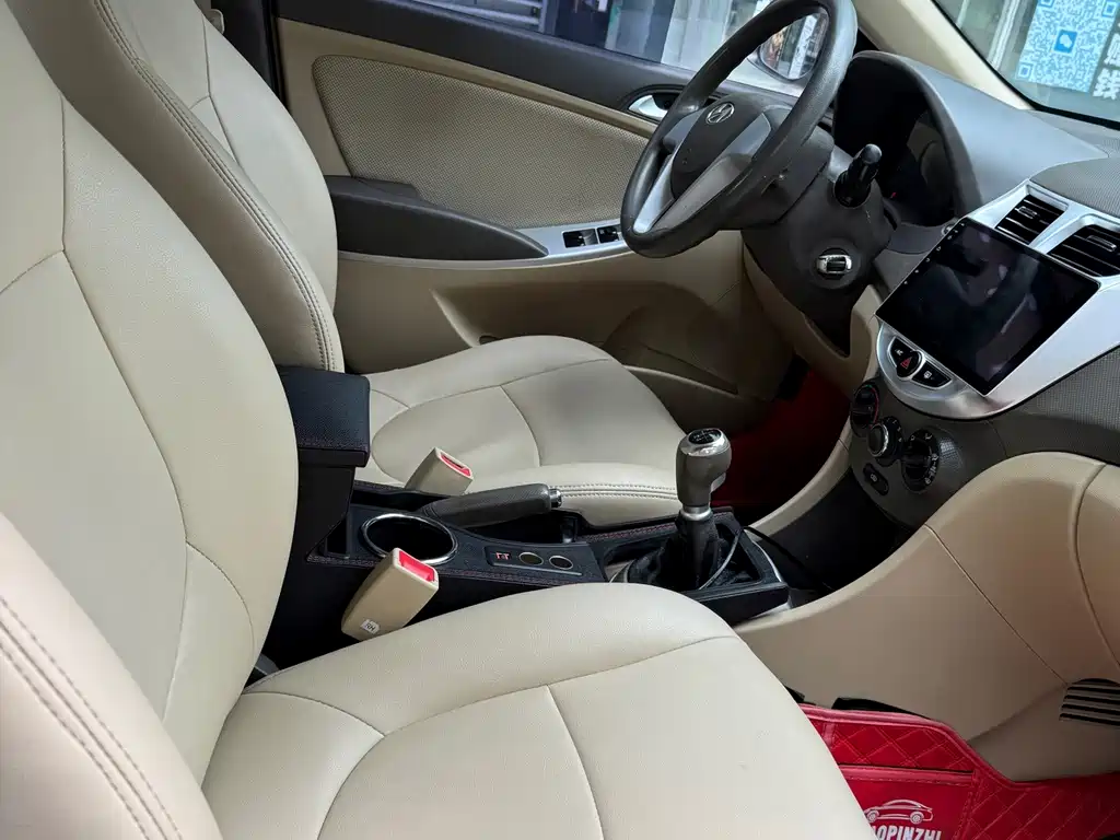 Hyundai Accent 2013 — фото 12