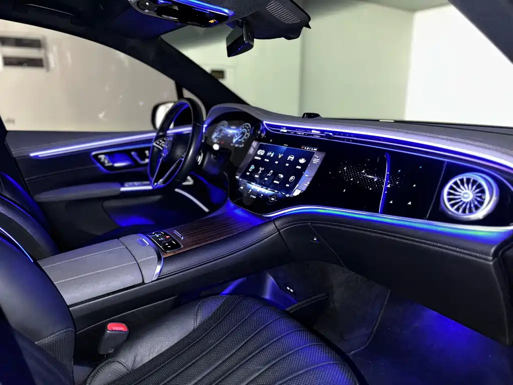 Mercedes-Benz EQS SUV 2023 — фото 28