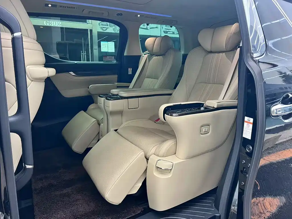 Toyota Alphard 2020 — фото 14
