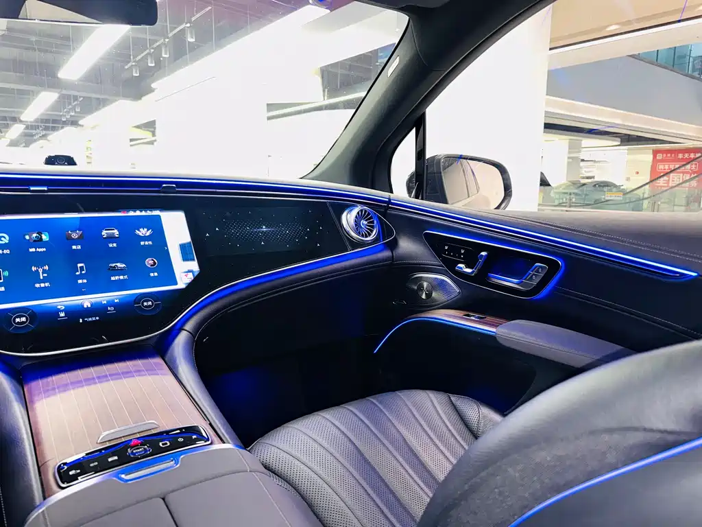 Mercedes-Benz EQS SUV 2023 — фото 19