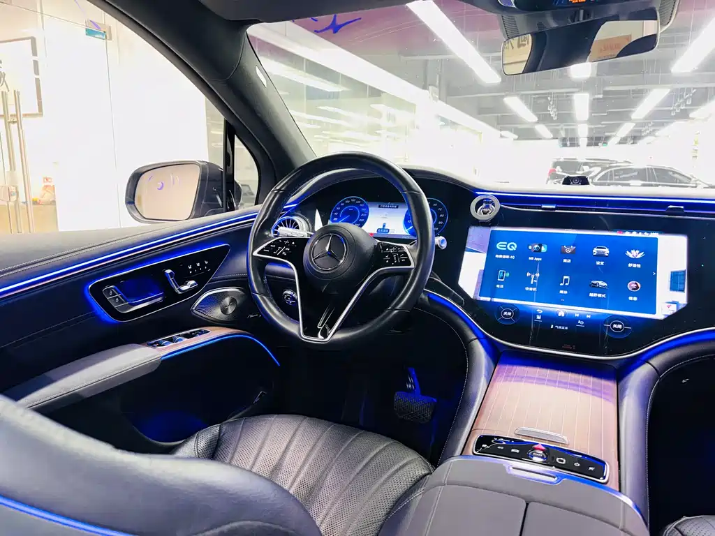 Mercedes-Benz EQS SUV 2023 — фото 20