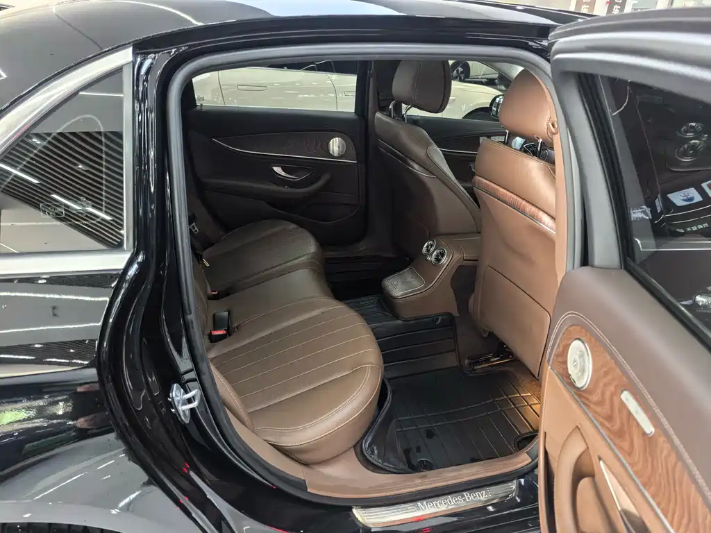 Mercedes-Benz E-Class 2023 — фото 13
