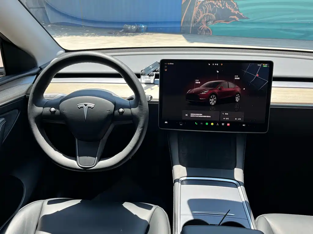 Tesla Model Y 2023 — фото 10