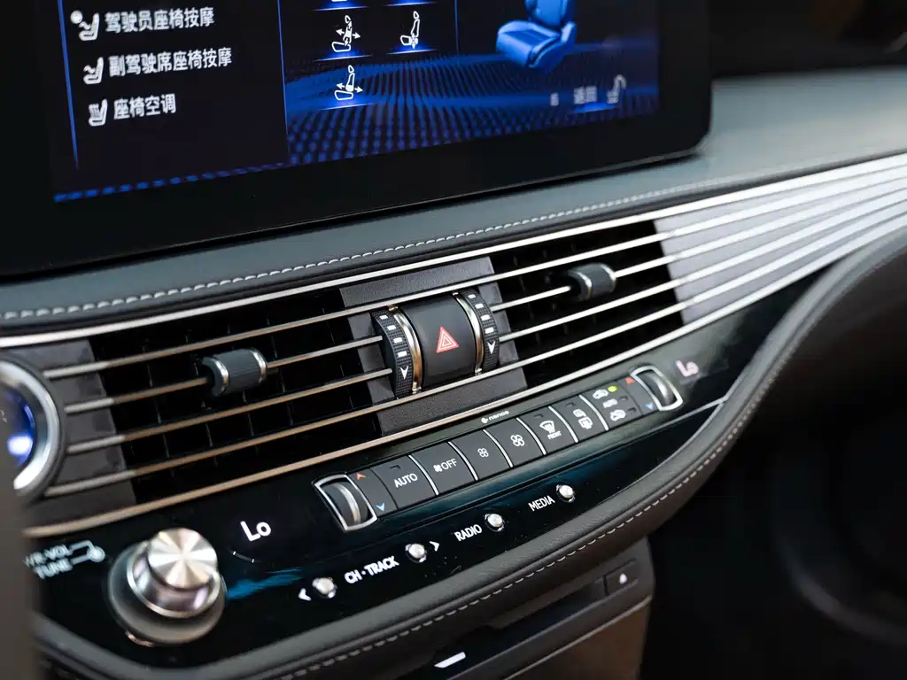 Lexus LS 2021 — фото 17