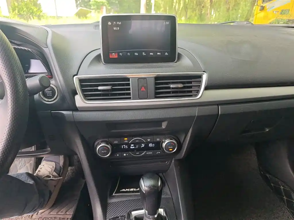 Mazda 3 Axela 2015 — фото 13