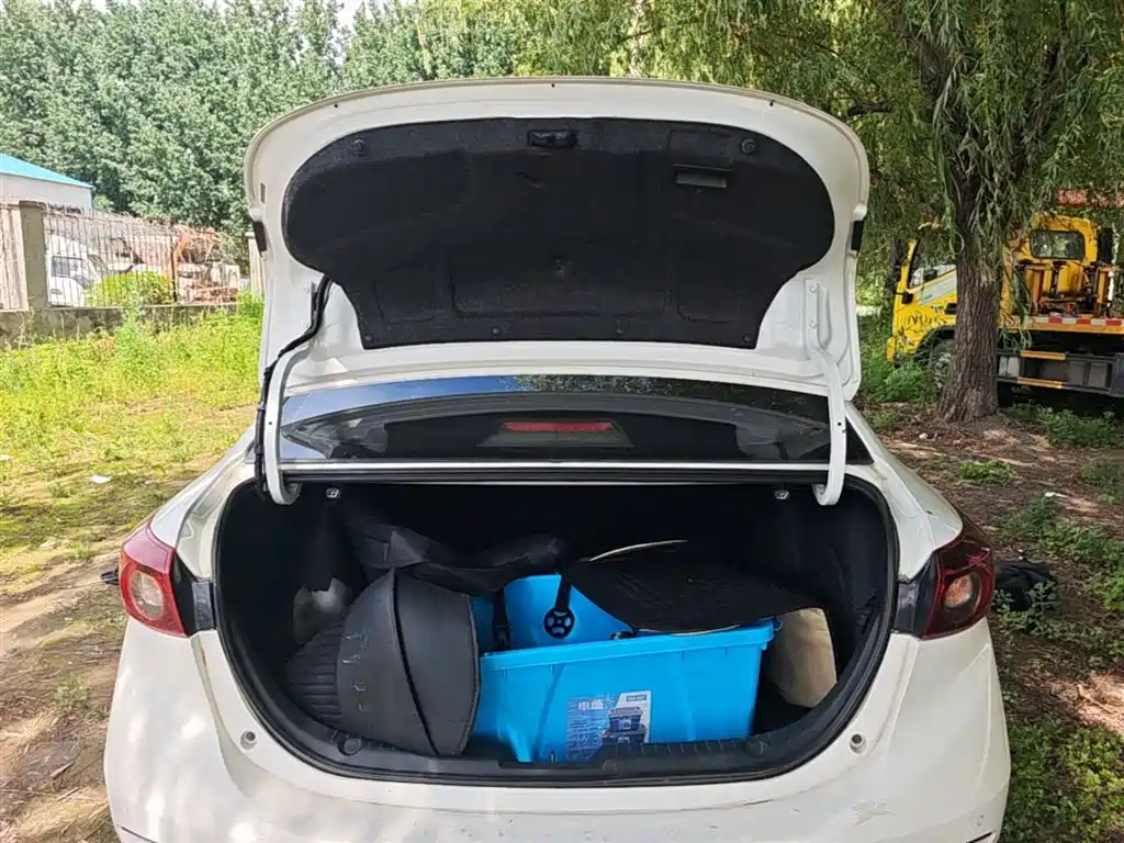 Mazda 3 Axela 2015 — фото 19