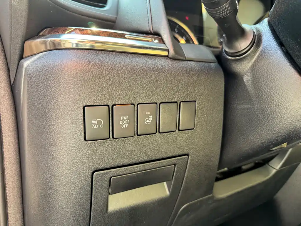 Toyota Alphard 2019 — фото 24
