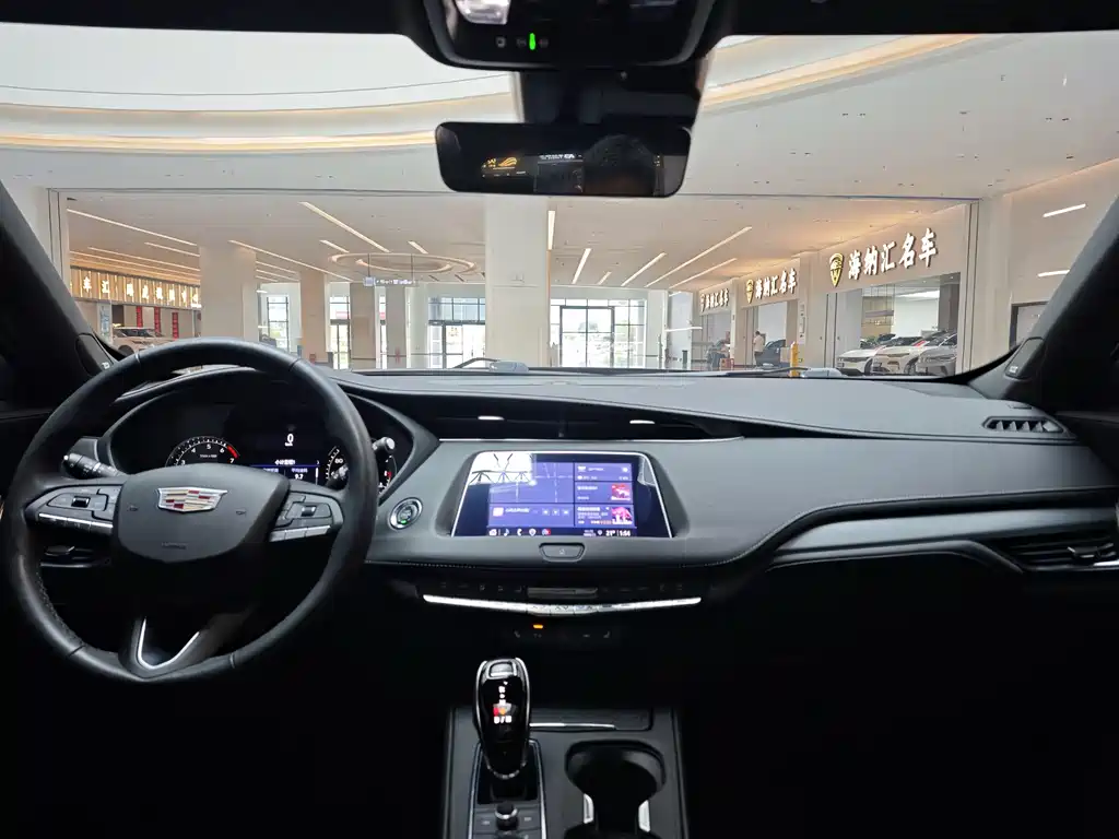 Cadillac XT4 2022 — фото 14