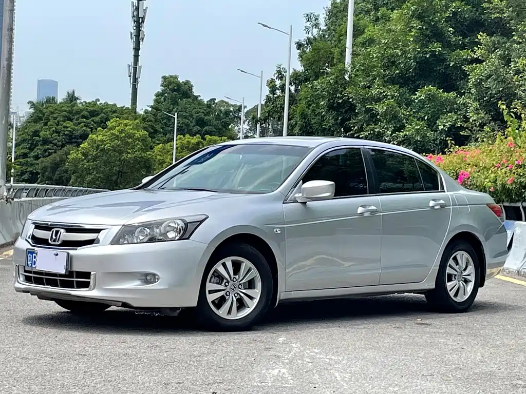 Honda Accord 2010 — фото 1