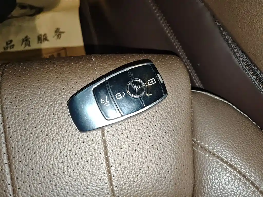 Mercedes-Benz E-Class 2023 — фото 9