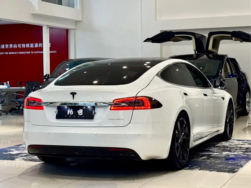 Tesla Model S 2020 — фото 18