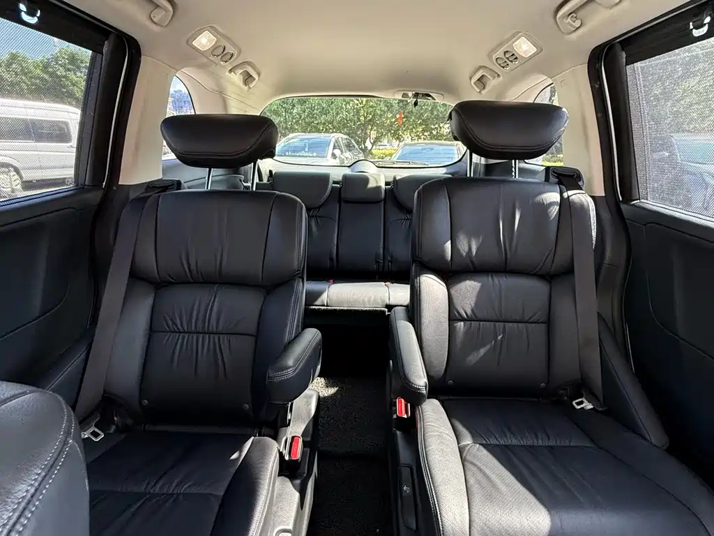 Honda Odyssey 2018 — фото 25
