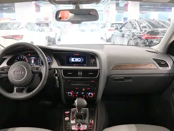 Audi A4L 2015
