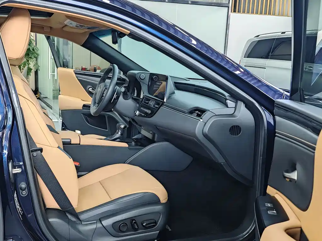 Lexus ES 2023 — фото 11