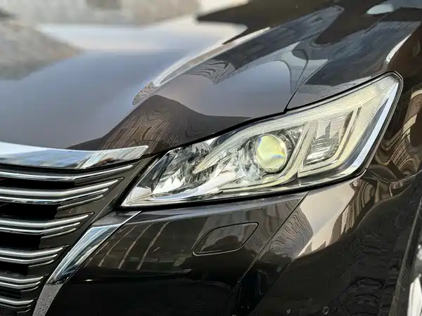 Toyota Crown 2015