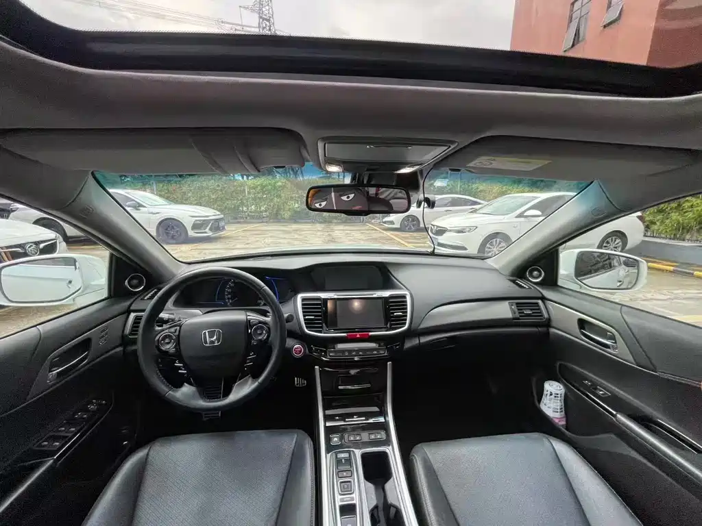 Honda Accord 2018 — фото 10