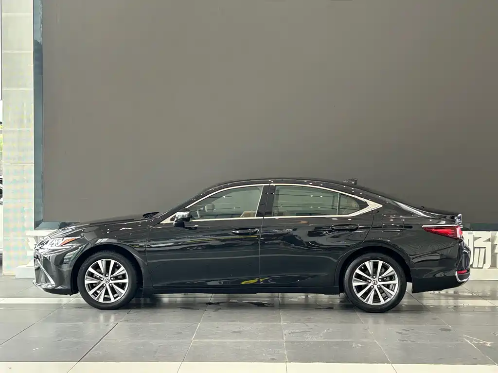 Lexus ES 2018