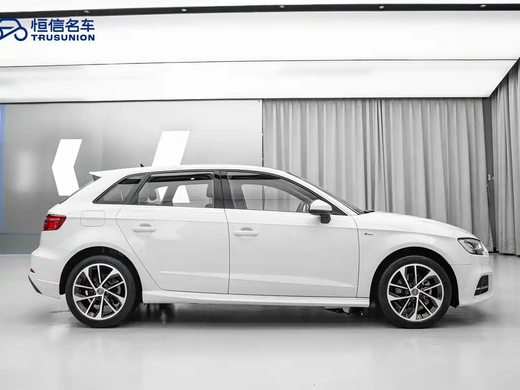 Audi A3 2019 — фото 10