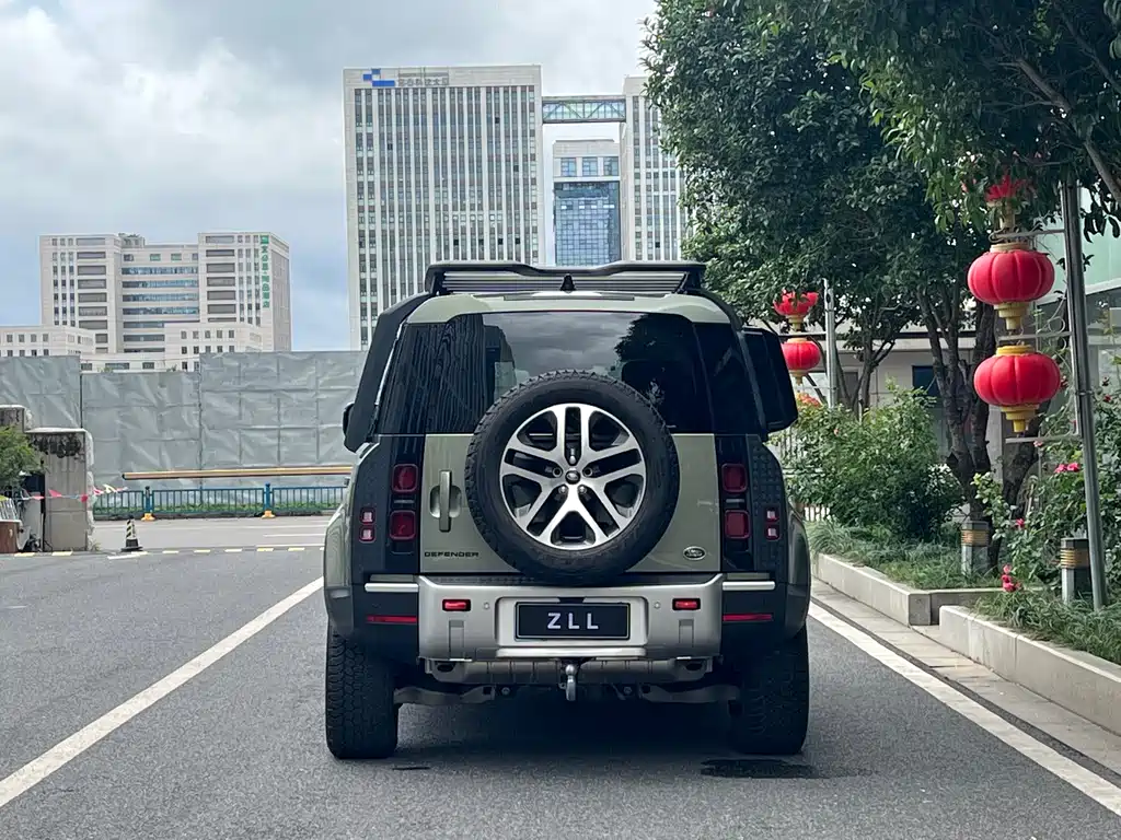 Land Rover Defender 2022 — фото 16