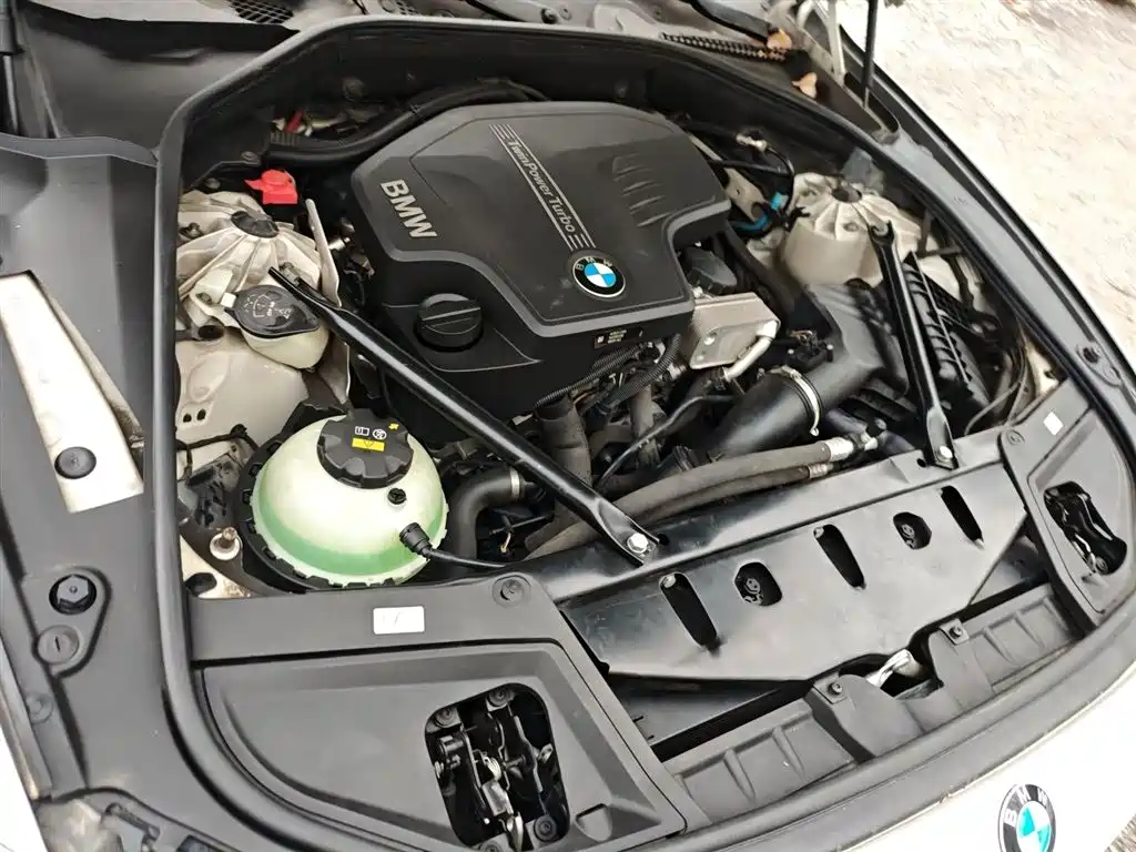 BMW 5 Series 2016 — фото 16