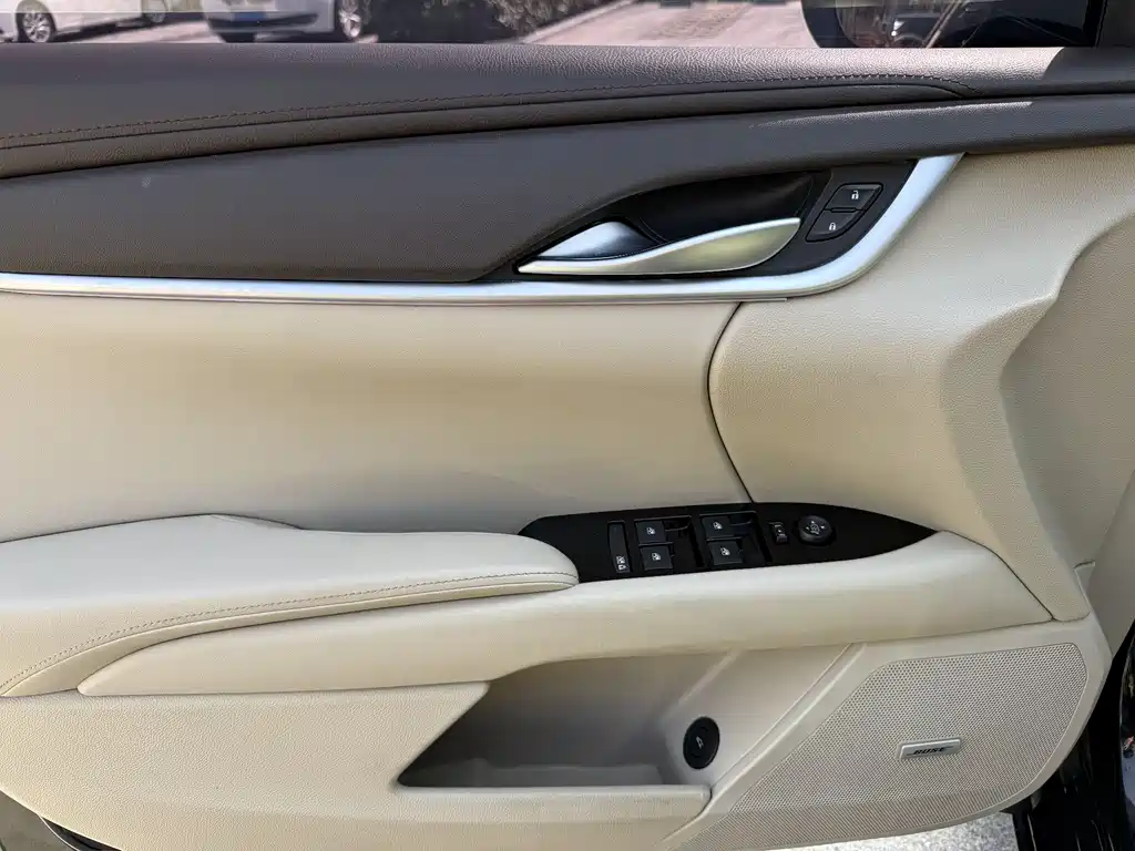 Cadillac XTS 2017 — фото 19