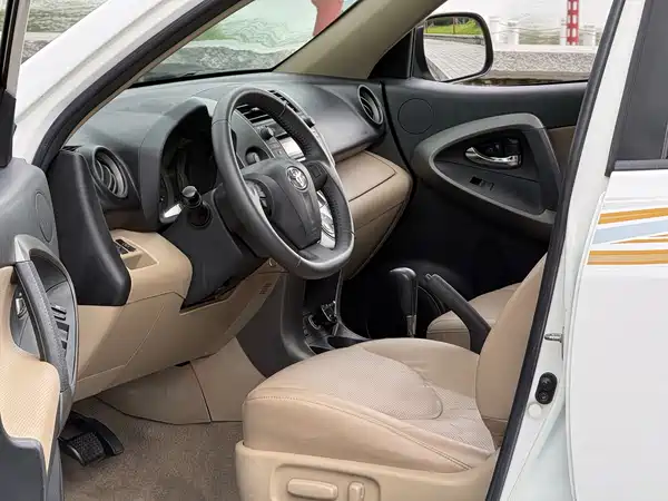 Toyota RAV4 2011