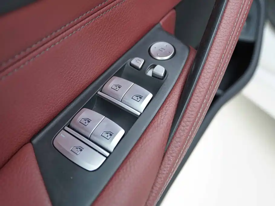 BMW 5 Series 2020 — фото 11