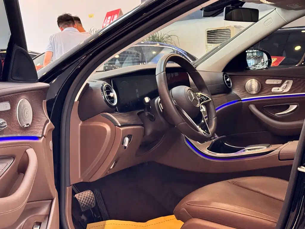 Mercedes-Benz E-Class 2023 — фото 4
