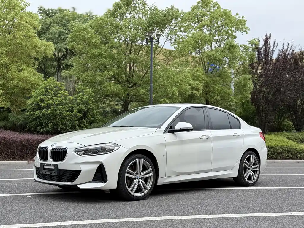 BMW 1 Series 2020 — фото 1