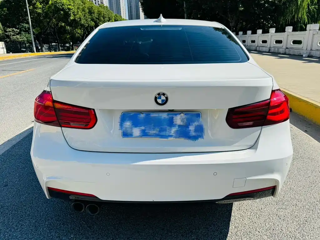 BMW 3 Series 2018 — фото 11