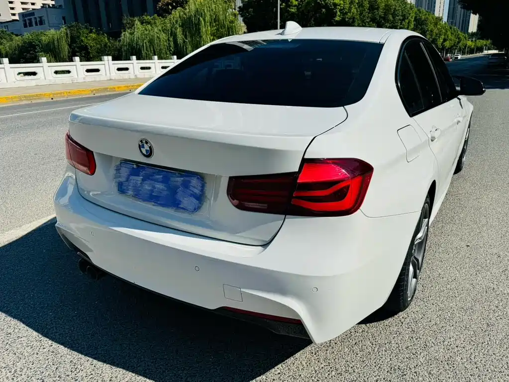 BMW 3 Series 2018 — фото 12