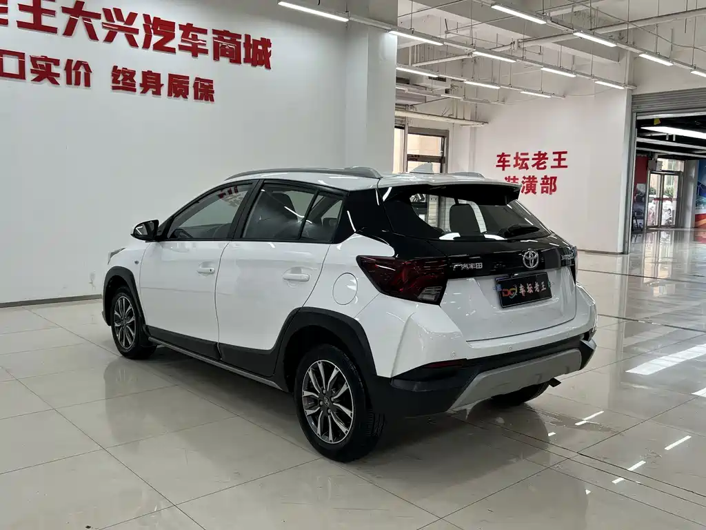 Toyota Yaris L 2020 — фото 9