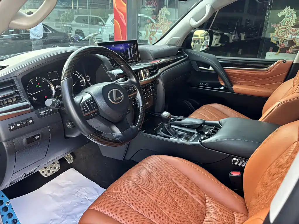 Lexus LX 2019 — фото 10