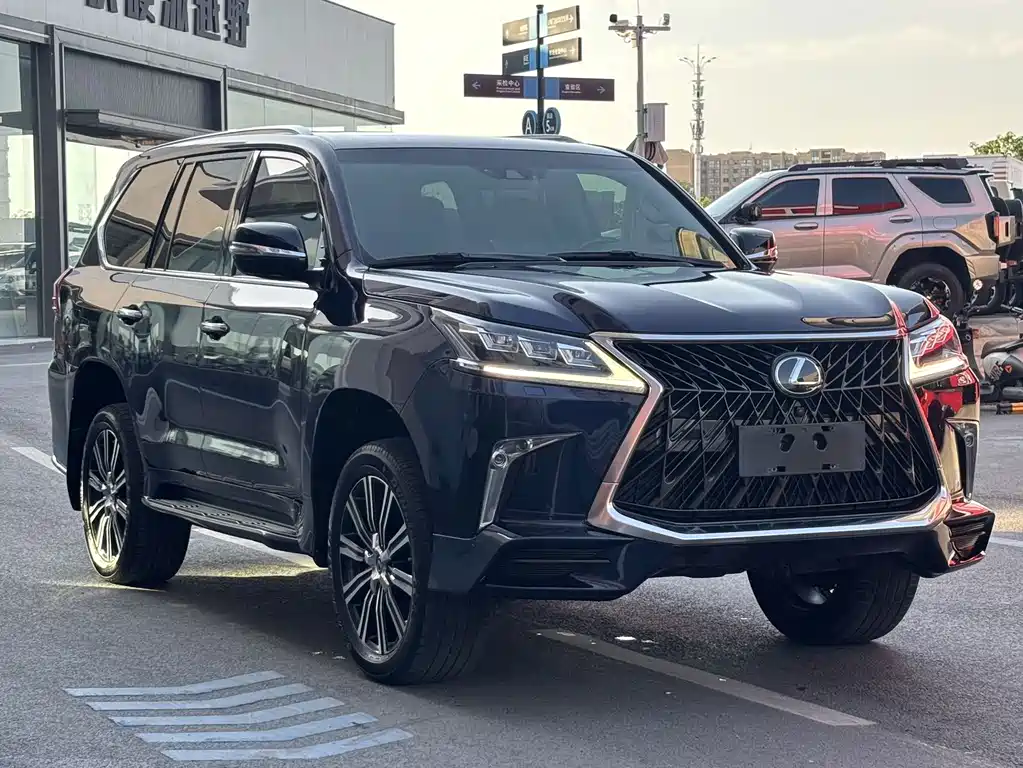 Lexus LX 2019 — фото 1