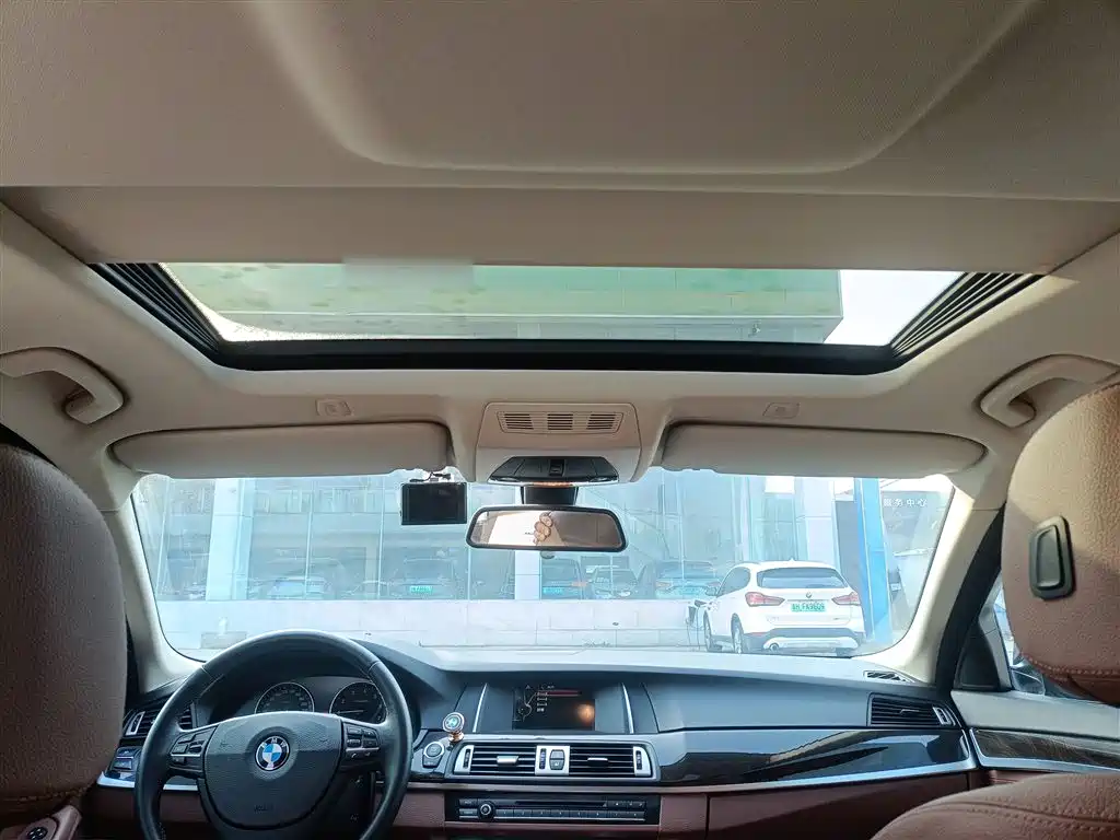 BMW 5 Series 2016 — фото 18